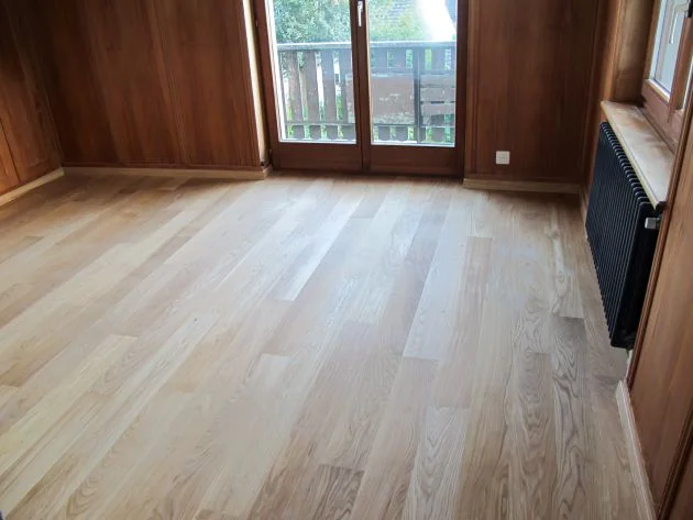 Frisch verlegter Parkettboden