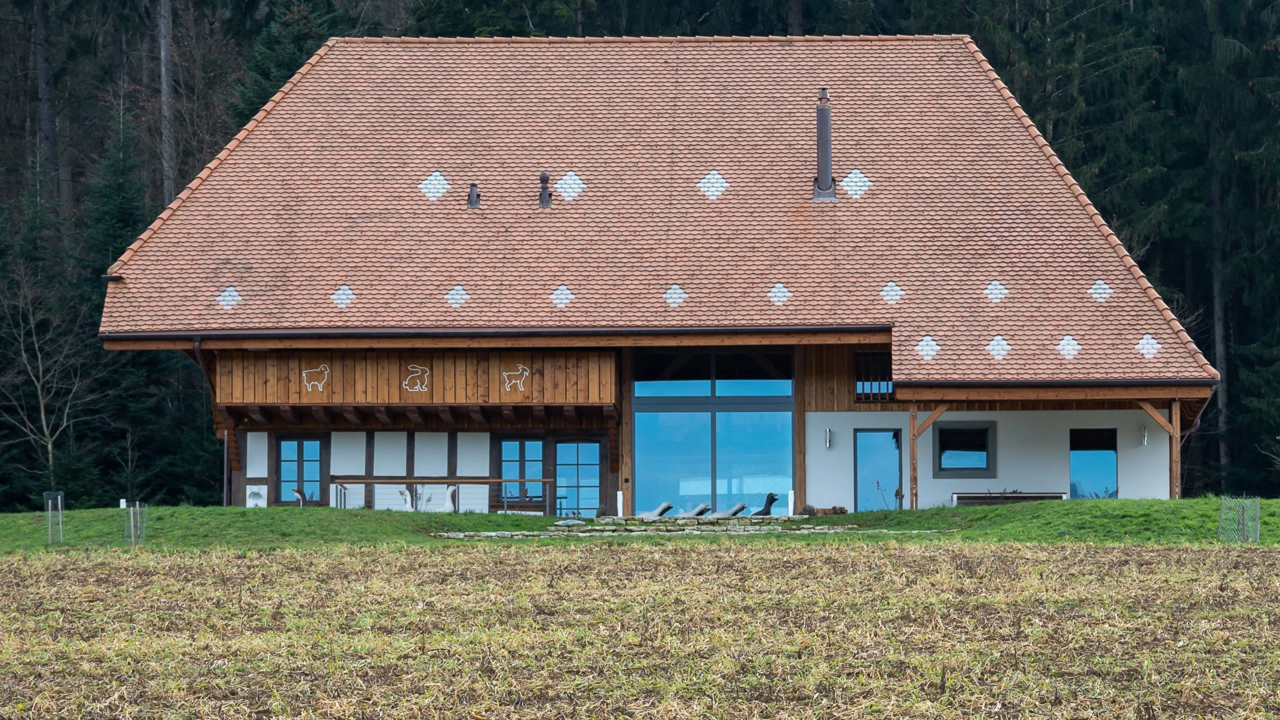 Lernender bei der Zimmerarbeit bei Brouwer Holzbau